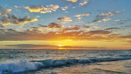 Fototapeta na wymiar Beautiful sea sunrise