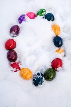 Ostereier Kreis im Schnee