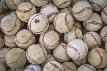 使い込んだ硬式ボール
