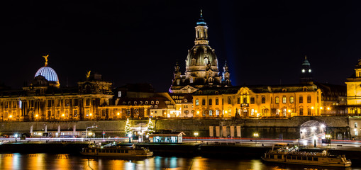 Naklejka na ściany i meble Dresden Skyline Stadtpanorama