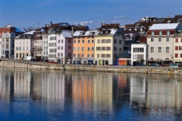 Fototapeta na wymiar Stadt Solothurn mit Fluss Aare, Landhausquai im Winter, Schweiz