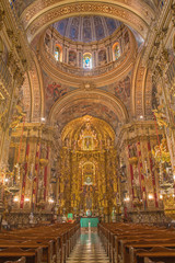 Fototapeta na wymiar GRANADA, SPAIN - MAY 29, 2015: The nave of baroque church Basilica San Juan de Dios.