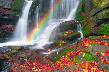 Fototapeta na wymiar Waterfall Shepit Transcarpathia