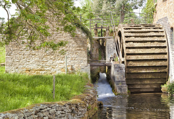 Fototapeta na wymiar Old water mill in English village