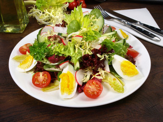 Gemischter Salat mit Ei