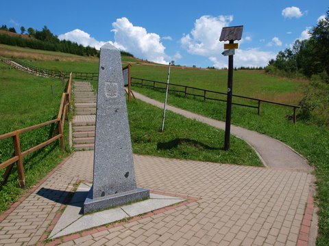 obelisk na tr&oacute;jstyku granic Polska, Czechy, Słowacja