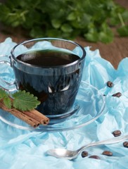 czarna kawa z cynamonem