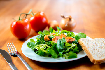 field salad with carrot, tomato, onion and bread