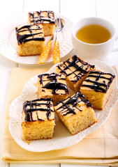 Cream and chocolate glaze topping