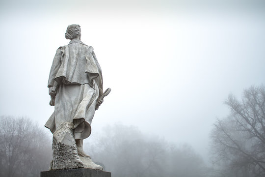 Statue in a misty Morning in the Park