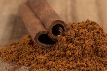 Cinnamon sticks with powder