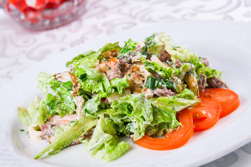 Warm salad with beef and herbs