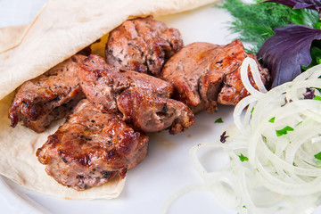 Grilled beef with pita bread and onion
