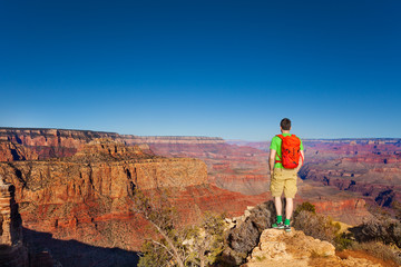 Naklejka premium Hiker man stand on the edge of Grand canyon