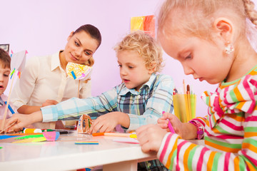 Fototapeta premium Teacher and little children crafting in class