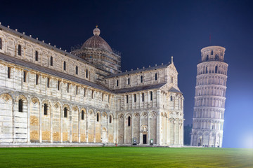 Fototapeta na wymiar The Leaning Tower Of Pisa By Night