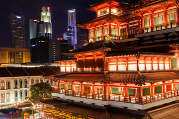 Fototapeta na wymiar Chinese Temple in Singapore Chinatown