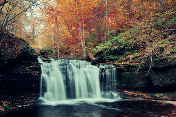 Fototapeta na wymiar Autumn waterfalls