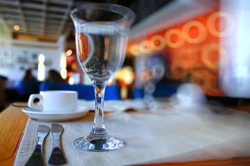 blurred background in restaurant