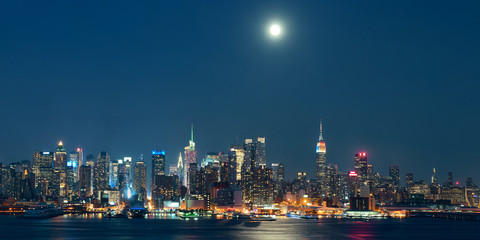 Obraz premium Moon Rise Manhattan
