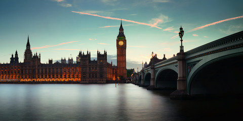 Fototapeta na wymiar London at dusk