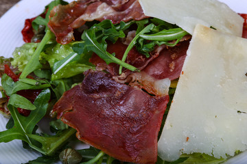 Salad with prosciutto