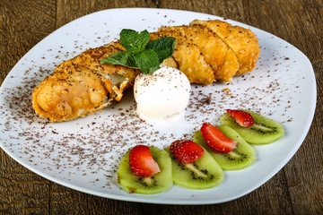 Baked banana with ice cream