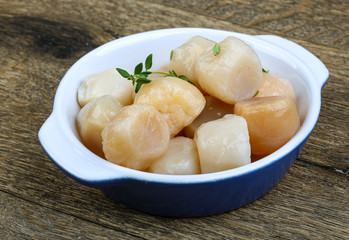 Raw scallops
