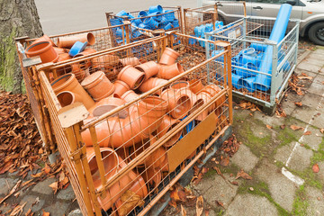 KG und HS Rohr - Doppelmuffen und B&ouml;gen - in Gitterbox gelagert