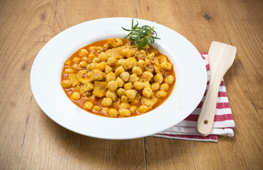 Garbanzos con callos