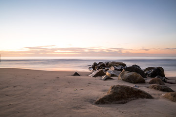 Sandstrand in Vietnam mit Brandung