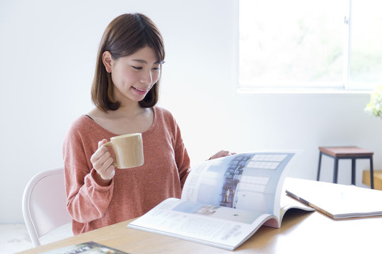 雑誌　コーヒー　女性