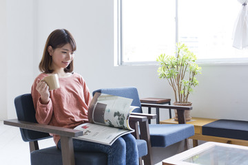 女性　雑誌　コーヒー