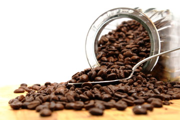 Kaffebohnenglas ausgekippt 