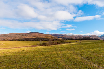 Obraz premium Early winter in Slovakia, snow covered peaks