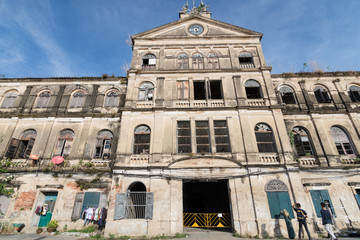 Obraz premium Old Bangrak historical fire station in Bangkok Thailand against blue sky