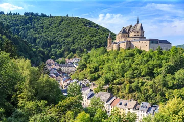 Fototapete Schloss Burg Vianden und ein kleines Tal