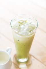 iced matcha latte