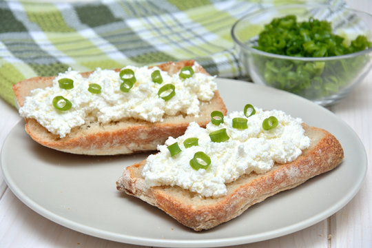 Sandwiches with cottage cheese