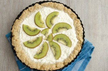 Cottage cheese cheesecake with kiwi