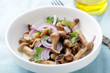 marinated mushrooms with onions