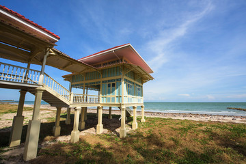 Obraz premium wooden building near beach of Marukhathaiyawan Palace in Cha-Am