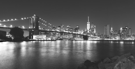Fototapeta na wymiar Black and white picture of New York at night.