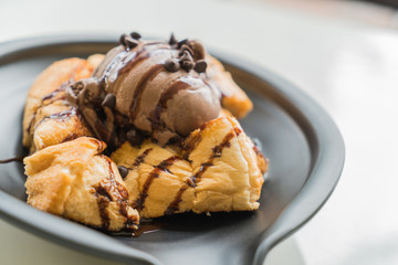 chocolate ice-cream toast