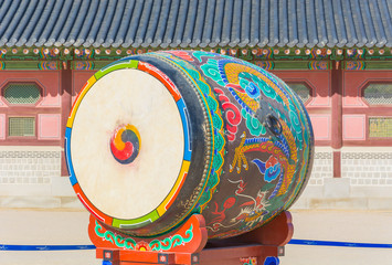 Naklejka premium Huge ceremonial drum at Gyeongbokgung Palace