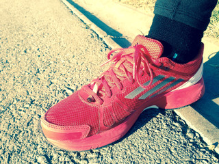 Naklejka premium cigarette end in her running shoes