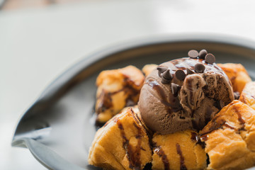 chocolate ice-cream toast