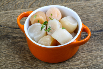 Raw scallops