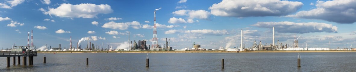 Fototapeta na wymiar Antwerp Harbor Refinery Panorama
