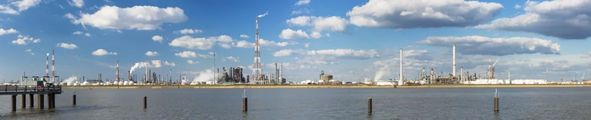 Foto op Plexiglas Antwerp Harbor Refinery Panorama © IndustryAndTravel